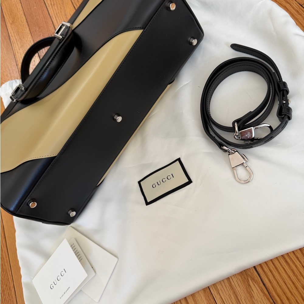 Gucci Black & Cream Large Zumi Leather Top-Handle Hand Bag w/cross body strap - Picture 6 of 6